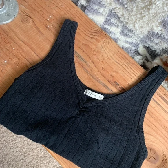 Basic Ribbed Crop Top - Picture 3 of 3